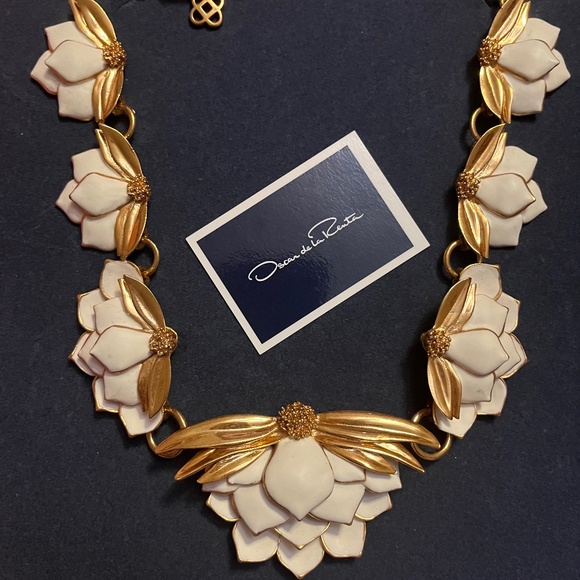 Oscar de la Renta Wild Lotus Necklace White/Ivory Rare